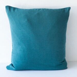 Linge Particulier
Made in France 100% Linen Cushion
$95.00